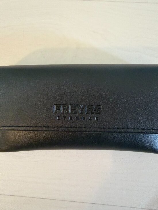 Freyrs Accessories - Freyrs 3.0 readers NWT with case
